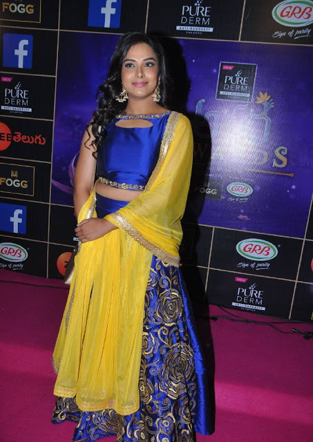 Television Actress Hari Teja In Blue Dress At Zee Telugu Apsara Awards 4